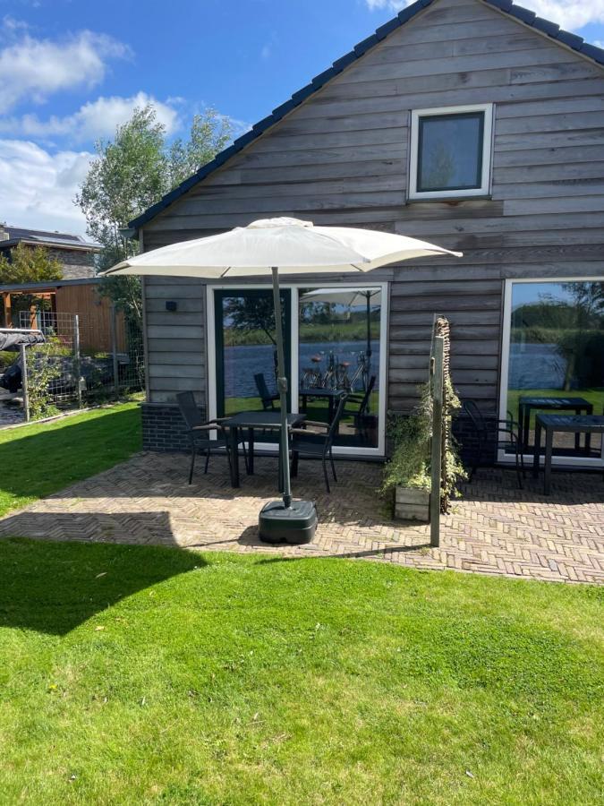 Mooi Vakantiehuis Prachtig Gelegen Aan Het Water Rijpwetering Exterior photo